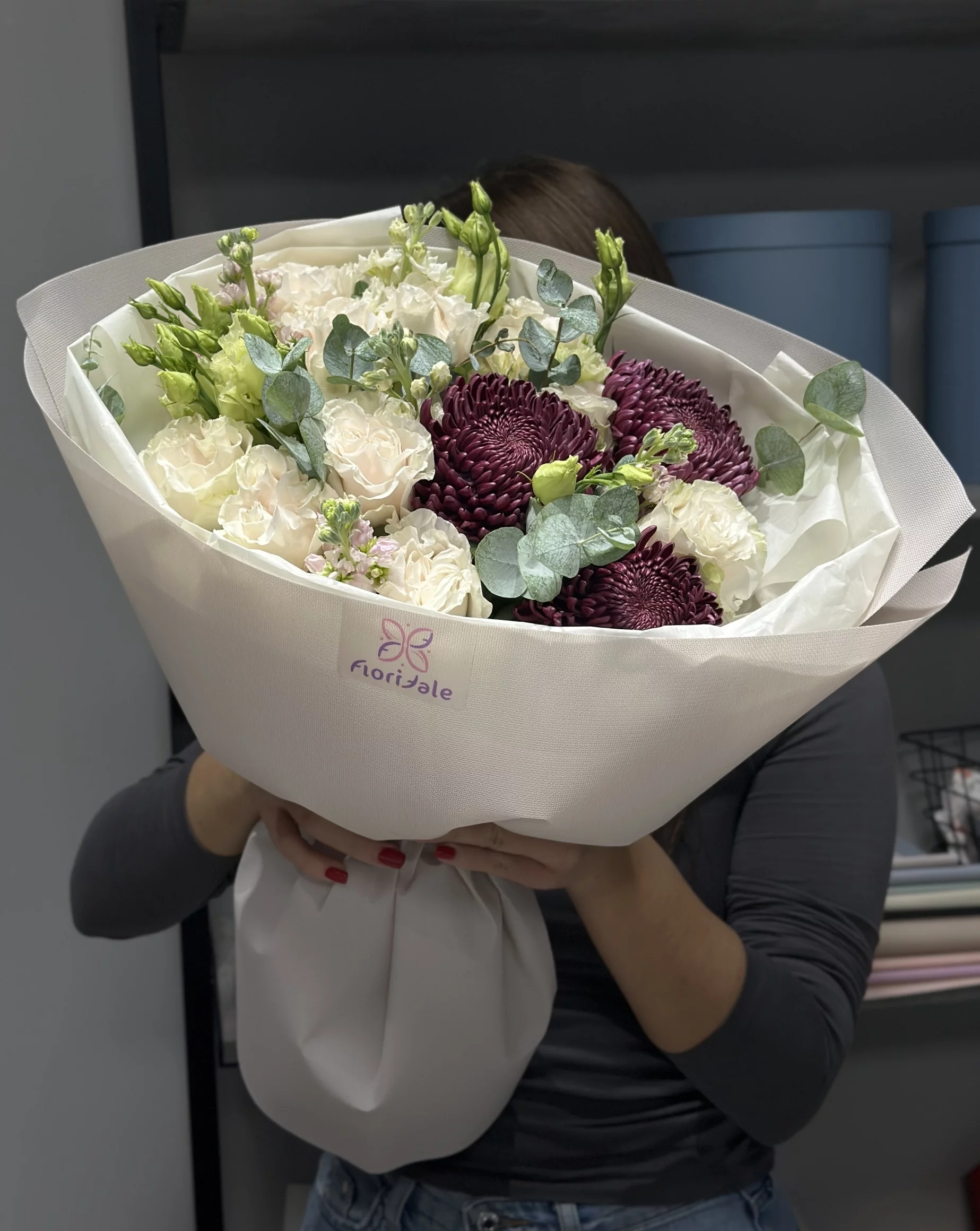 klassicheskiy-buket-fler-de-lya-noche:-idealynyy-buket-dlya-svidaniya-s-lyubimoy